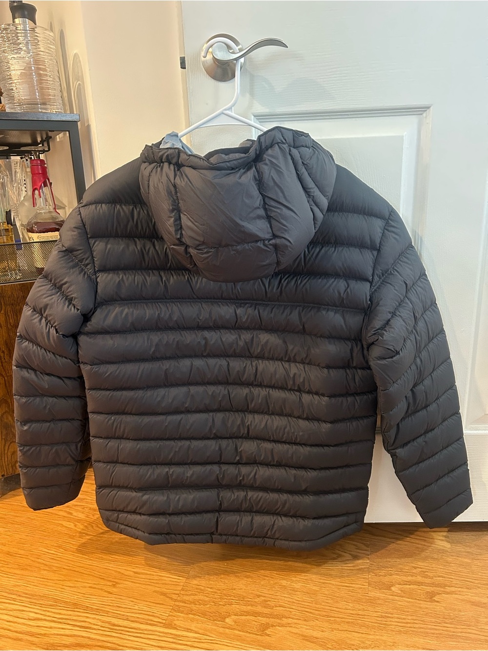 Stio Men’s Black Quilted Puffer Jacket with Hood - Picture 2 of 3